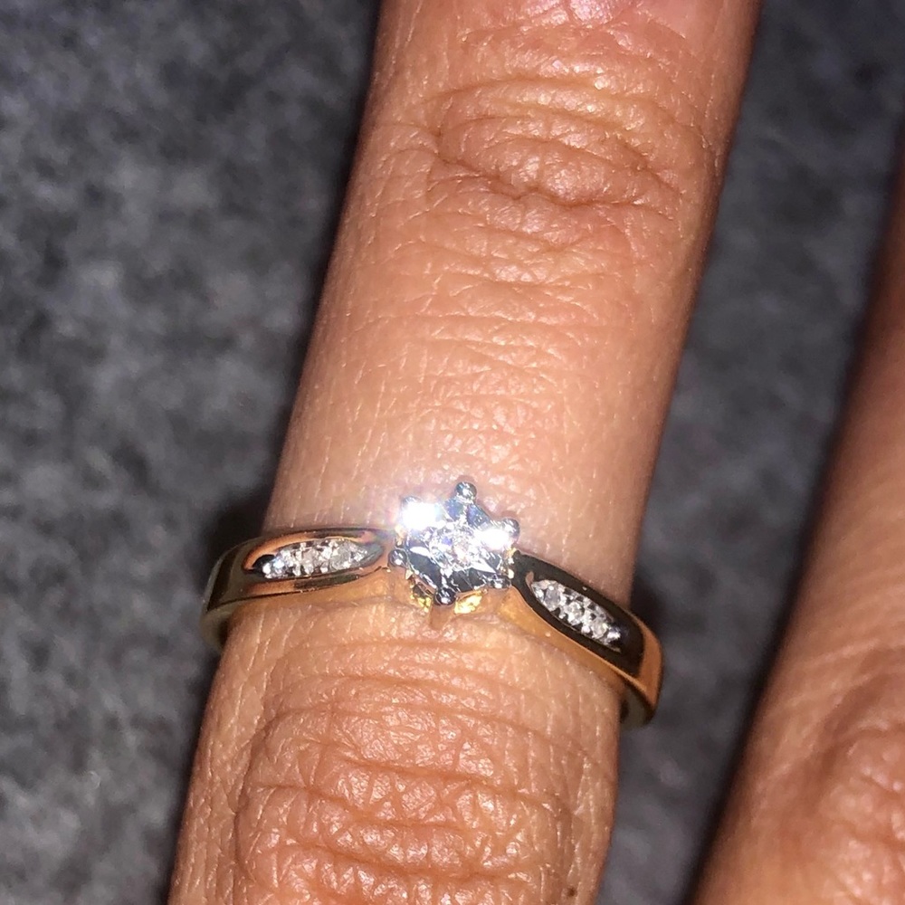 Diamond Engagement Solitaire ring - Picture 2 of 12